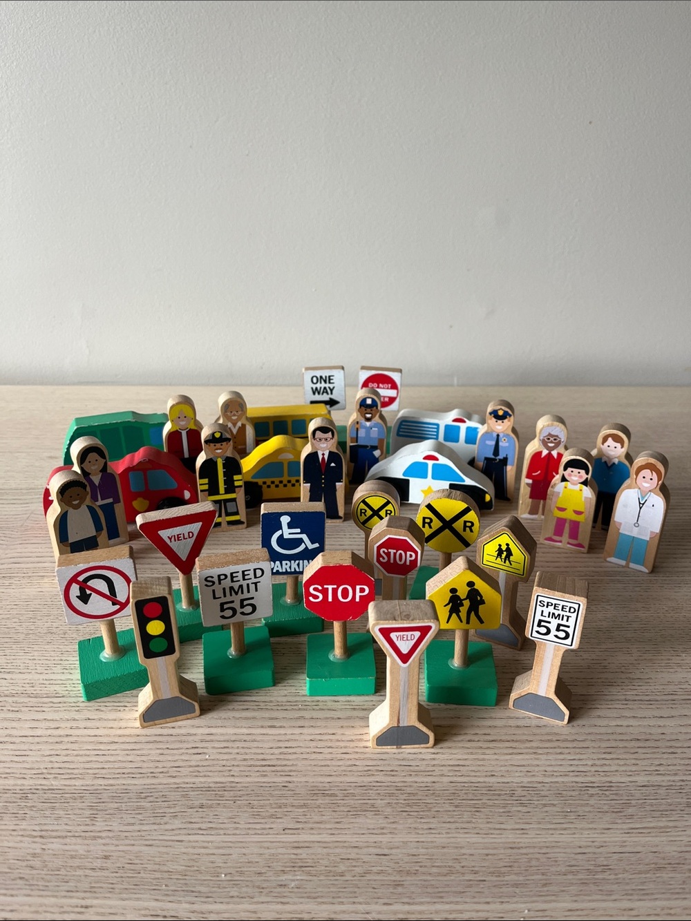Melissa & Doug Wooden Toy Road Signs and cars and Figures Playset - Multicolor